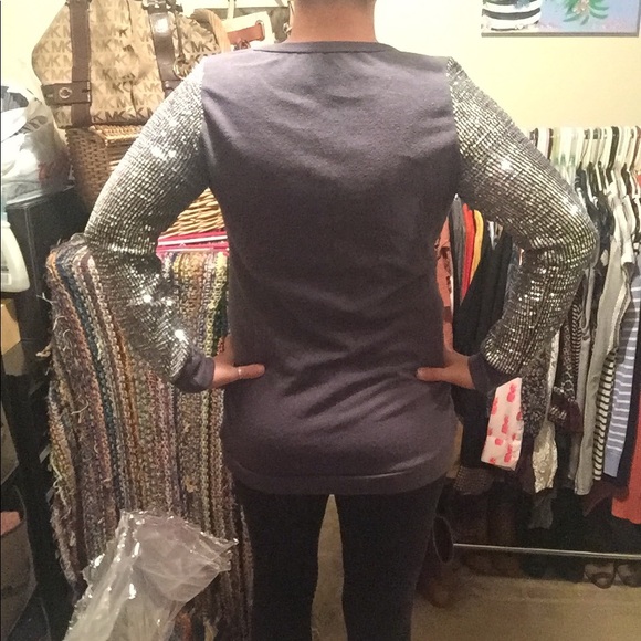 💰💰SOLD💰💰 Boutique reindeer top w/ sequins! - Picture 5 of 8